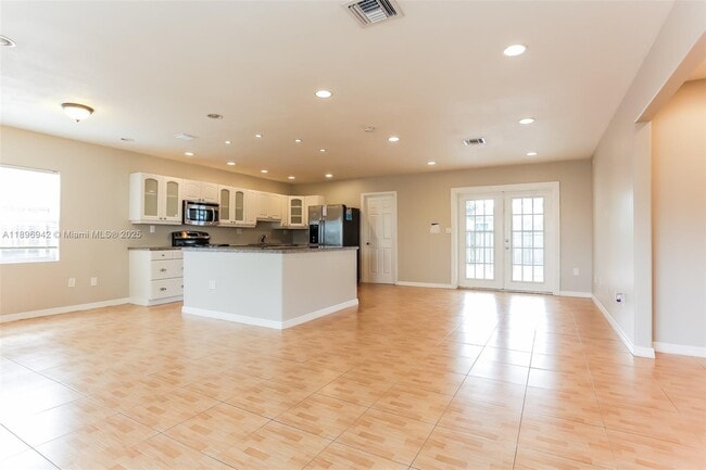 Photo - 7730 NW 39th St