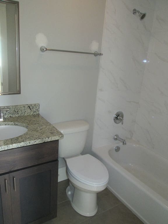 Bathroom - 15 Sires St