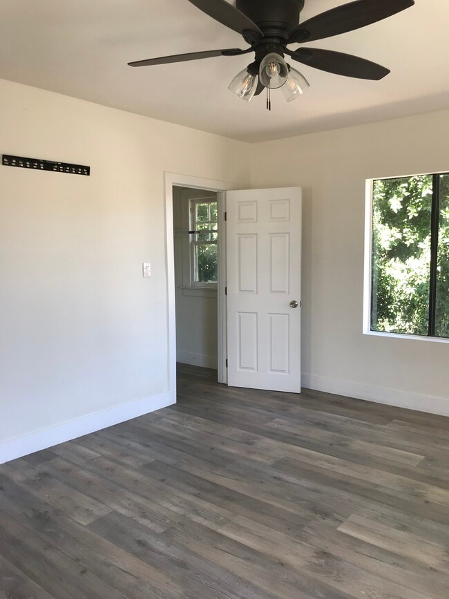 Building Photo - 1863 N New Hampshire Ave Unit 1861 Rental