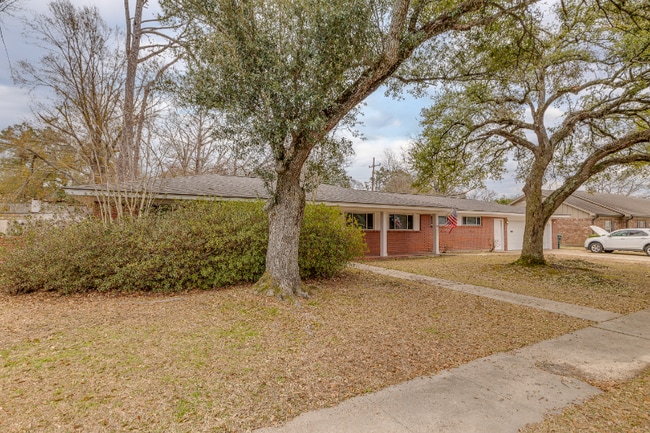 Photo - 2310 Whitney Dr