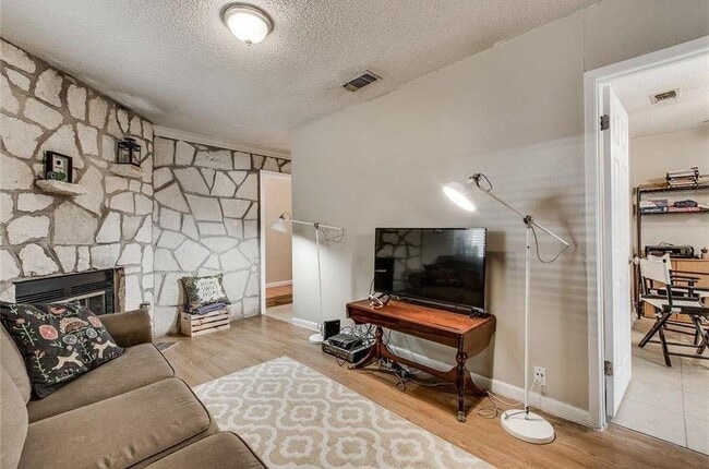 Photo - 404 Franklin Blvd Unit B
