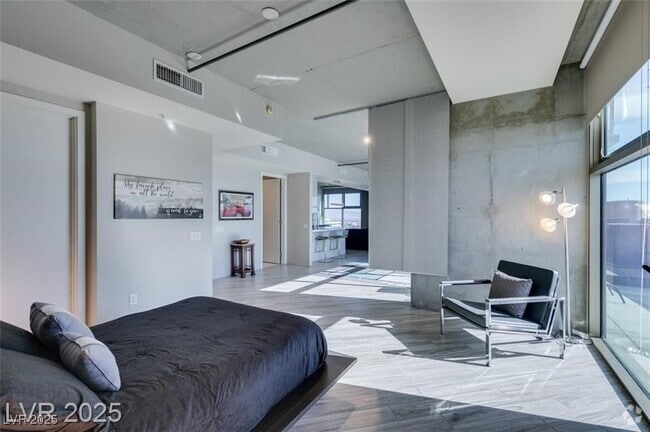 Building Photo - 353 E Bonneville Ave Unit 816 Rental
