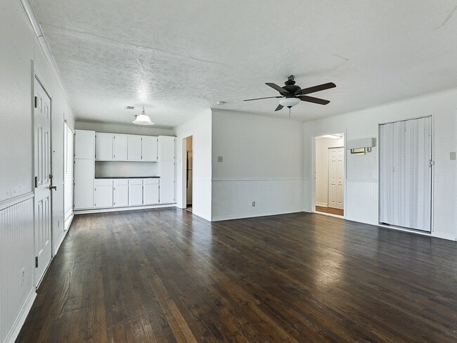 Photo - 6950 Hillcrest Ave Unit 1