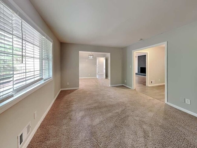 Building Photo - 2818 Rainforest Dr