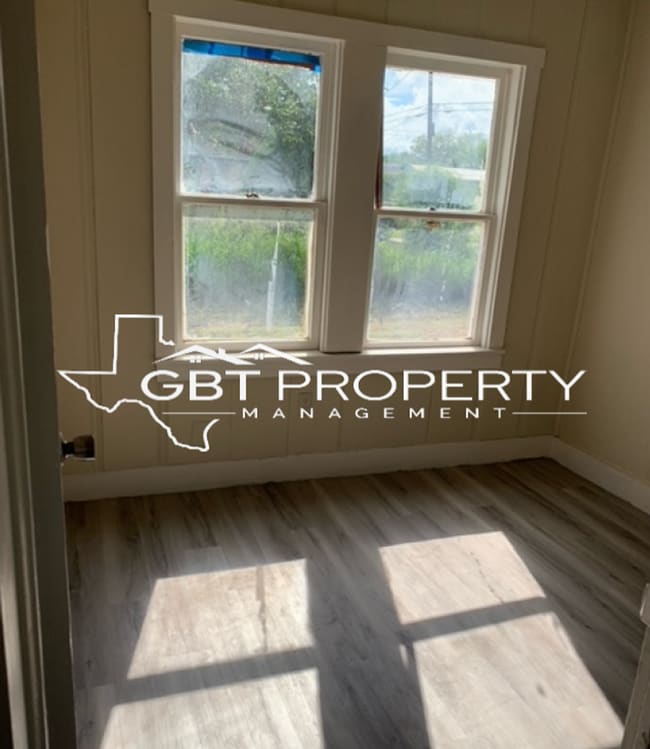 Photo - Single Family Home, Newly Renovated!