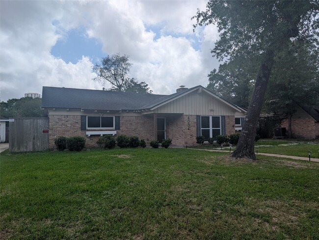 Building Photo - 4034 Shady Springs Dr