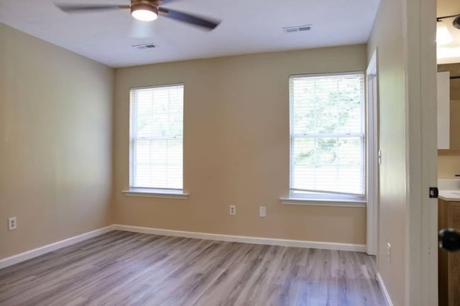 Photo - 111 Lora Ln Unidad B