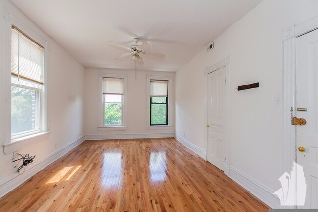 Building Photo - 2315 N Southport Ave Unit 3f