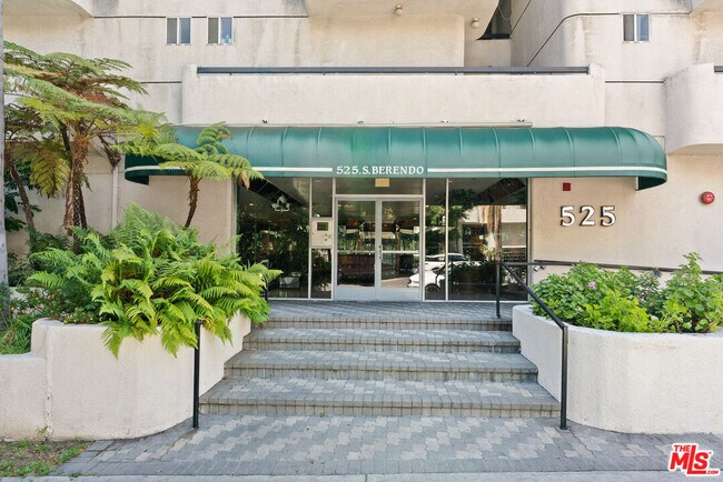 Building Photo - 525 S Berendo St Unit 206 Rental