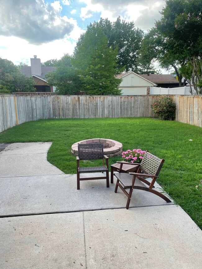 Backyard - 6824 Fryer St