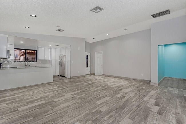 Photo - 740 NW 105th Pl Unit A6