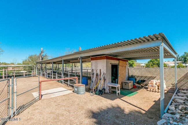 Building Photo - 848 E Roberts Rd