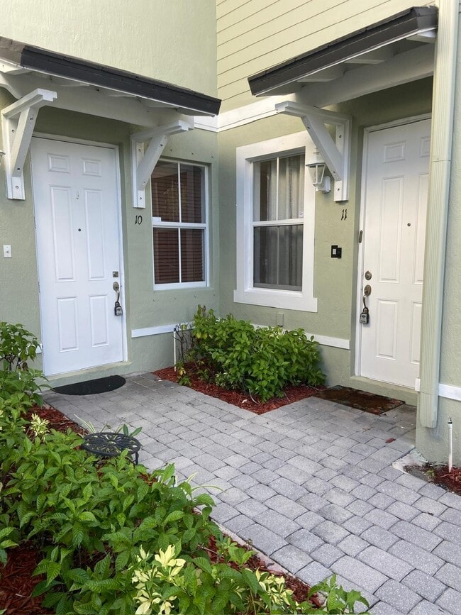 Building Photo - 2934 SE 1st Dr Rental