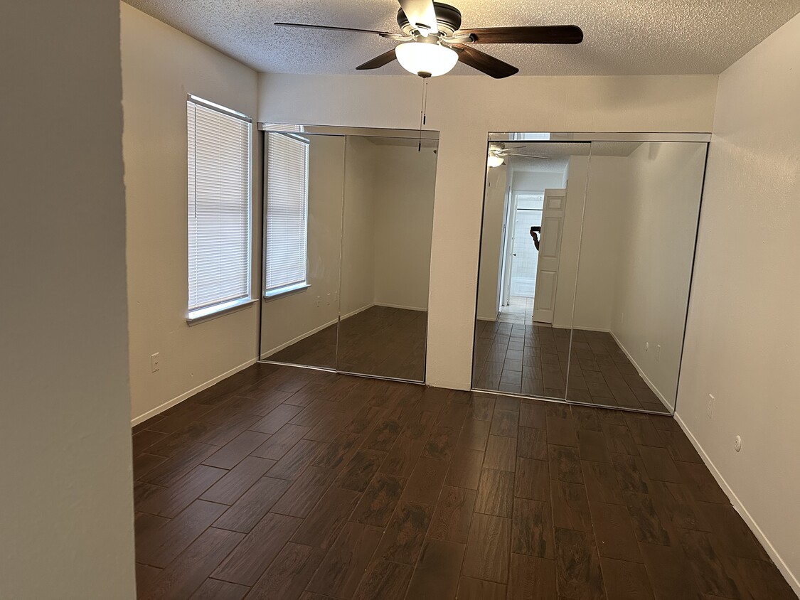 Photo - 9170 Forest Ln (Dallas, TX)
