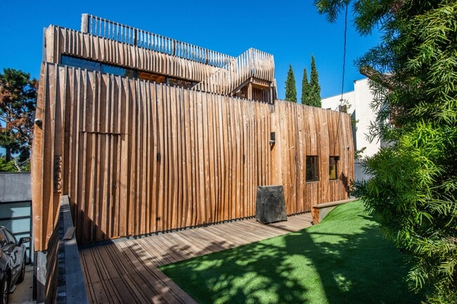 Photo - 2460 Beverley Ave