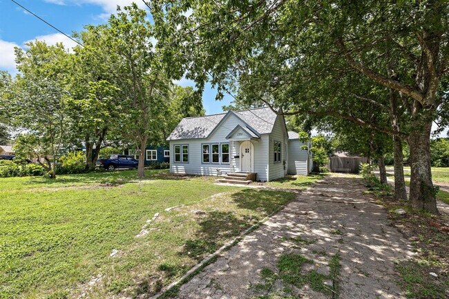 Photo - 1301 Sloan St