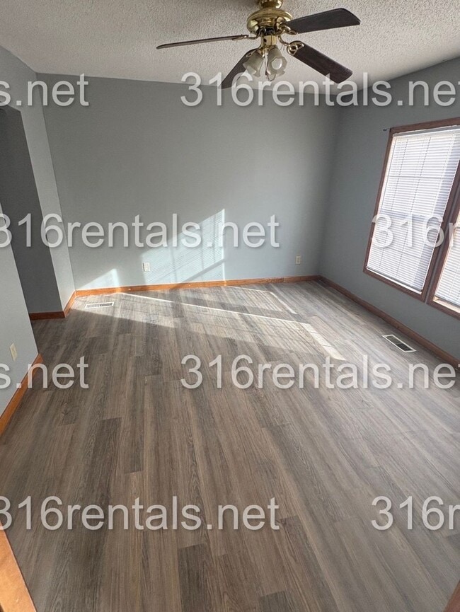 Photo - $1050 - 3 bed 1 bath - Single Family Home