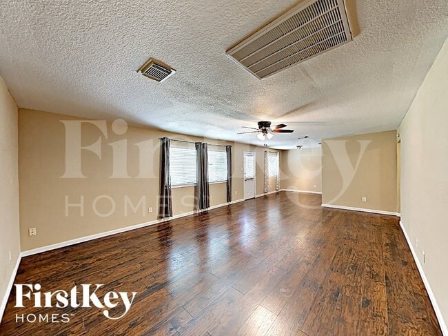 Photo - 3602 Willie Way