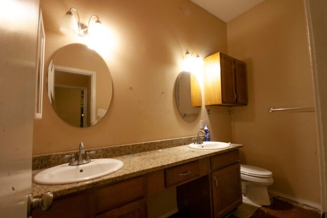 Building Photo - Wedgewood #203 Rental