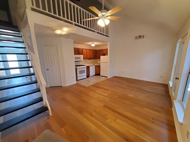 Building Photo - 9005 Stoneleigh Trce Unit 9005 Stoneleigh Trace