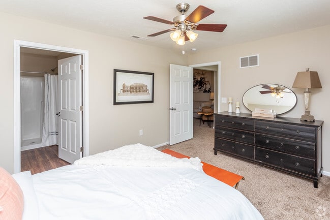 2BR, 2BA - 1,294 SF Forestwood