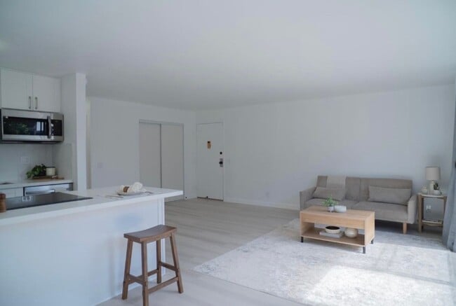 Photo - Island Style Living at Its Best! 2/1/1 in Makaha