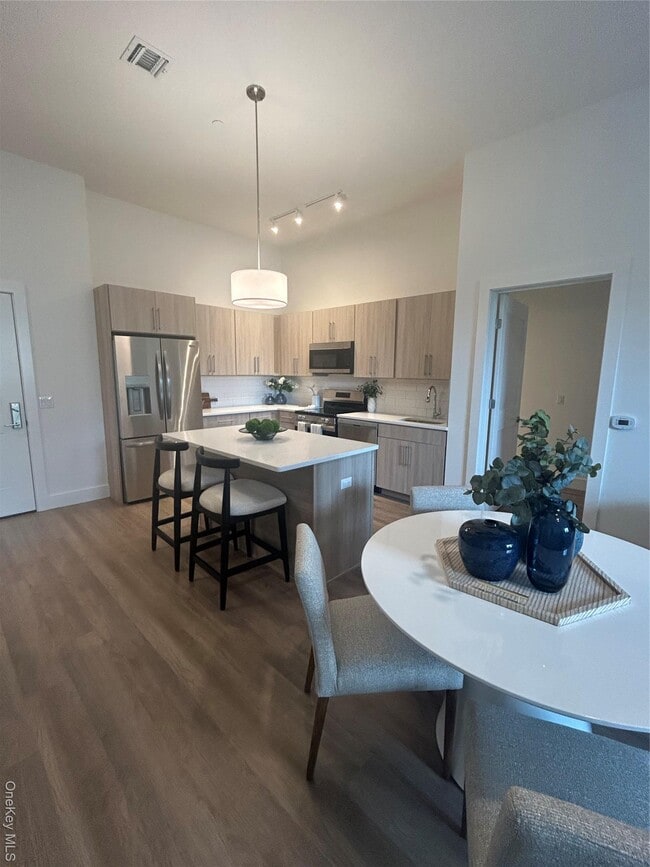 Building Photo - 4180 Sunrise Hwy Unit 136 Rental