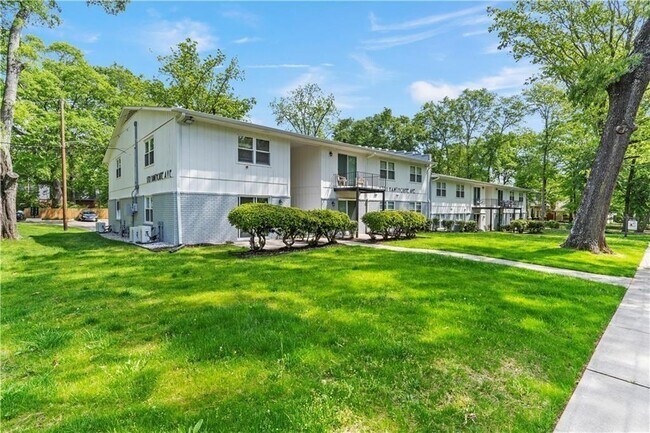 Photo - 1701 Hawthorne Ave Unit 9