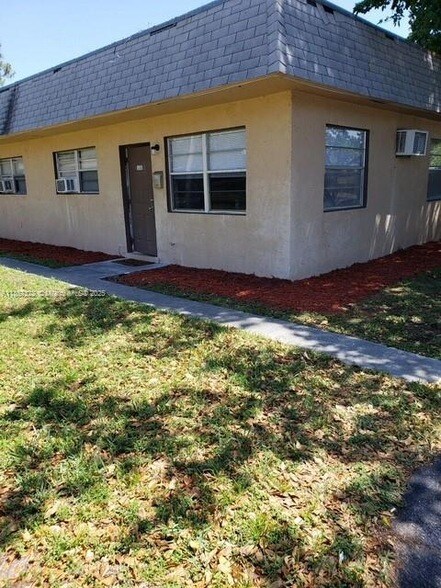 Building Photo - 893 NE 39th St Unit 893 Rental