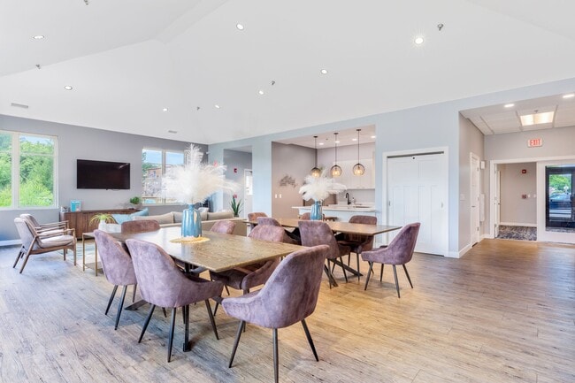 Photo - Eagle Creek Apartments