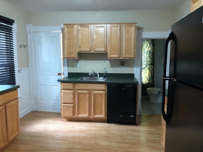 Kitchen - 518 W Wilson St Unit A