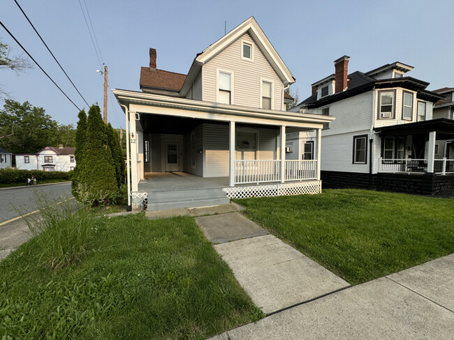 Building Photo - 12 S Wade Ave Unit Rear Rental