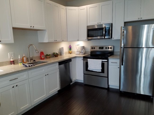 Building Photo - 1217 Touro St Unit Upper Rental