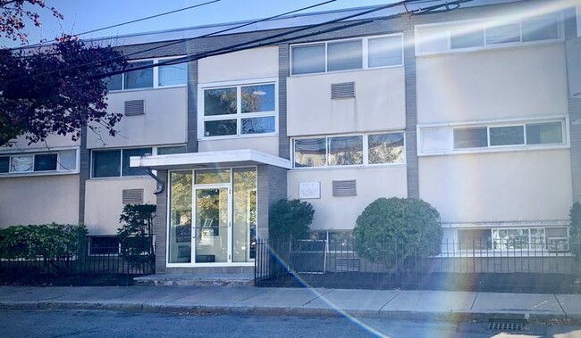 Building Photo - 7 Spruce St Unit 8