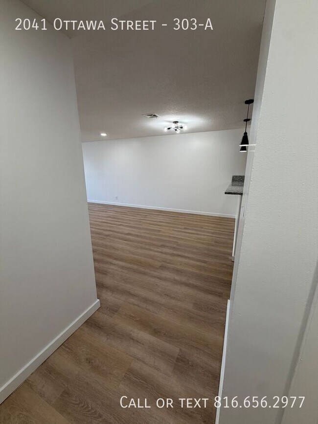 Photo - 2041 Ottawa St Unidad 303-A