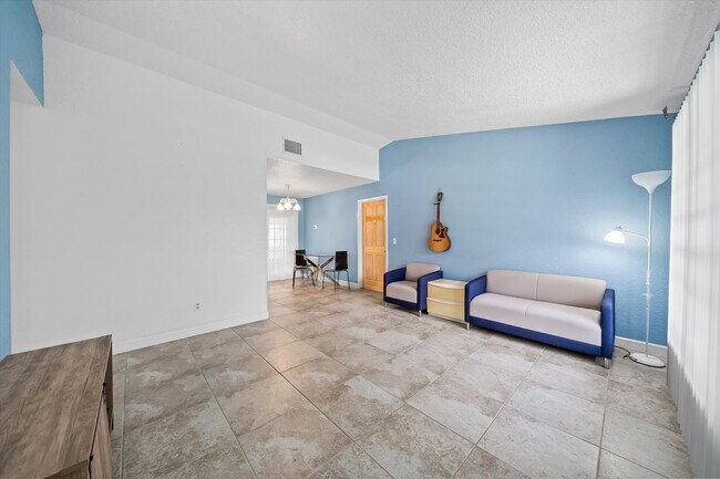 Photo - 701 Elmont St NW