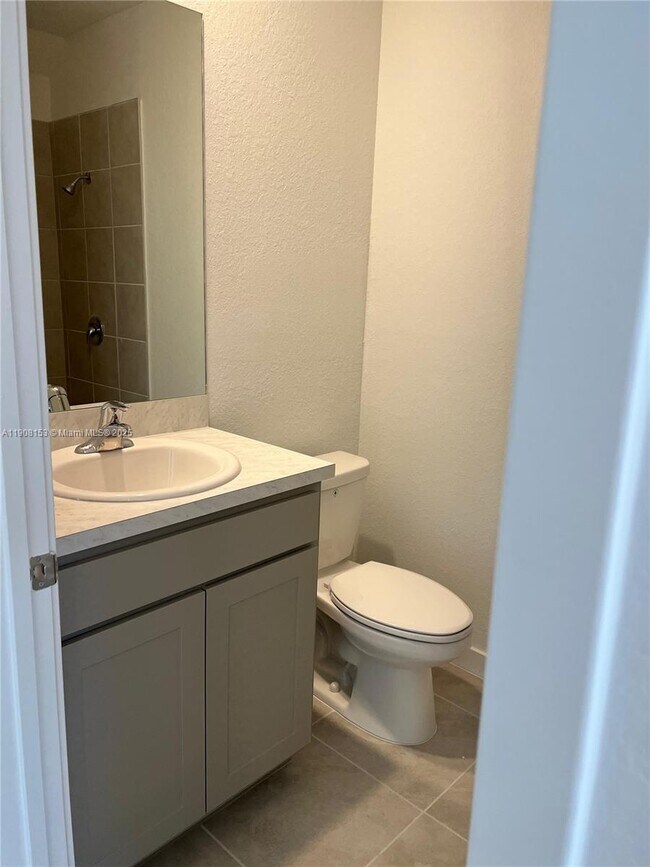 Photo - 326 NE 1st Ave