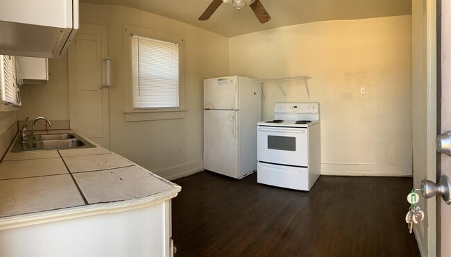 Photo - 1102 Wallace St