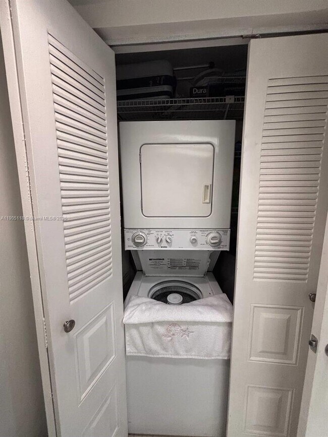 Photo - 500 SW 130th Terrace Unidad 203A