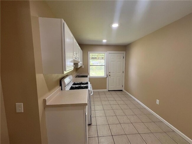 Photo - 715 Community St