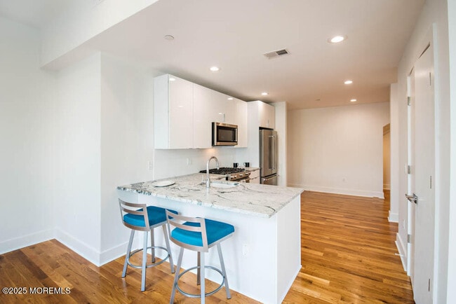 Photo - 209 Bond St Unit 3