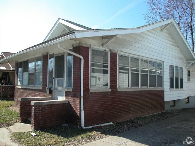 Building Photo - 1400 S Walnut St Rental