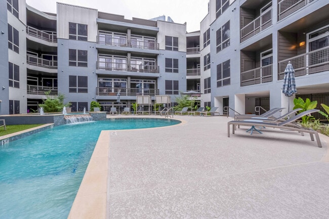 Building Photo - Aston Post Oak