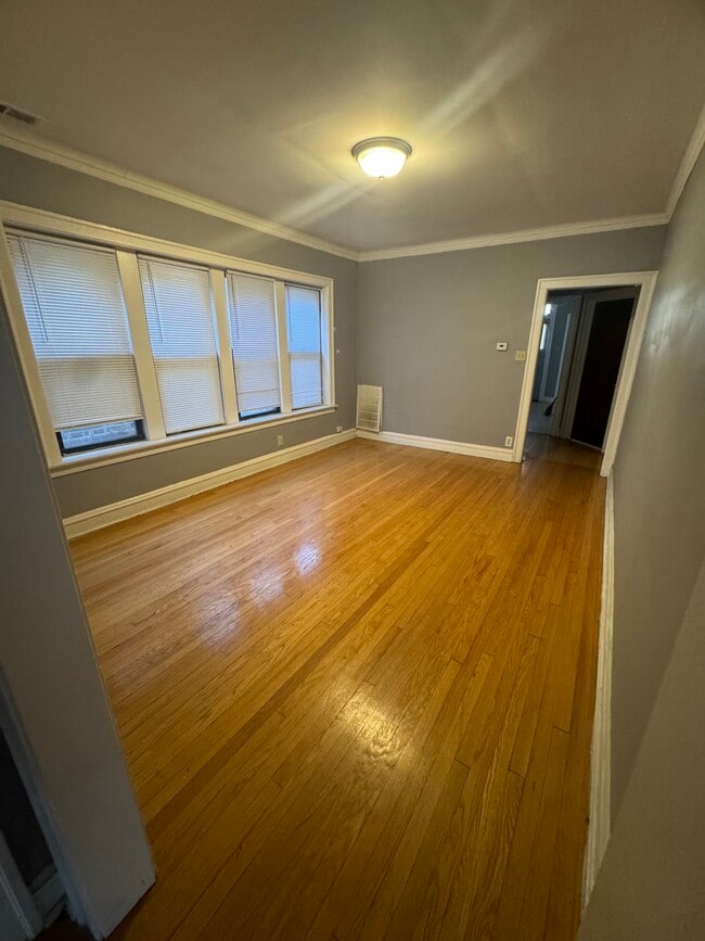 Dinning room - 7925 S Vernon Ave Unit 3