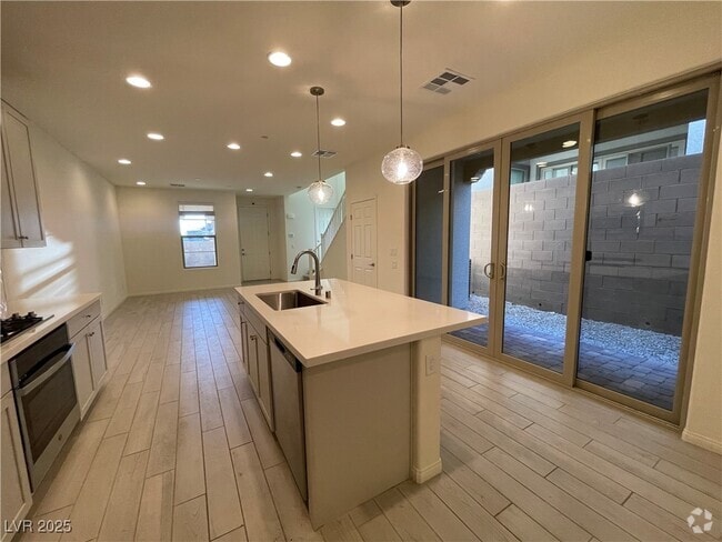Building Photo - 11751 Emerald Lk Ave Rental