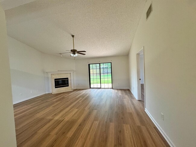 Photo - 2086 Magnus Ln