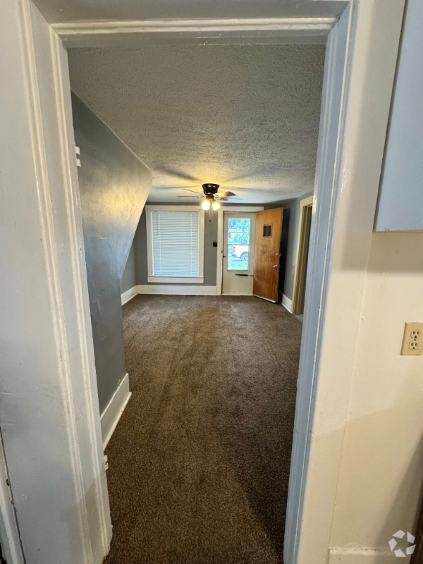 Building Photo - 505 E 9th St Rental
