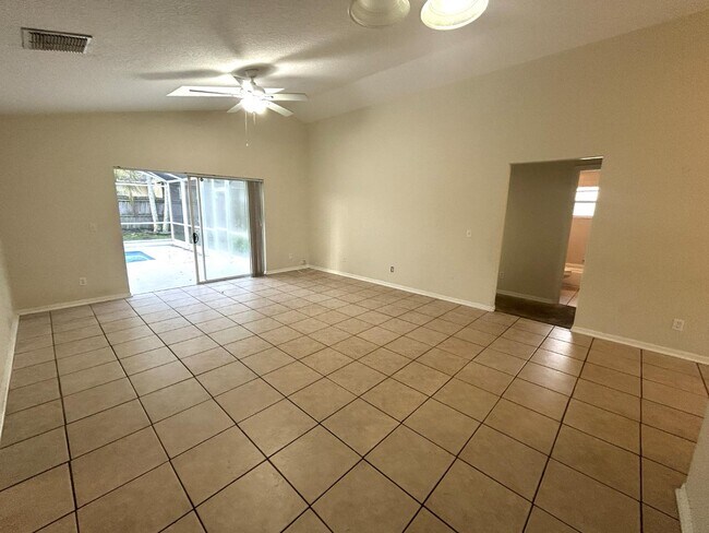 8008 Aspencrest Ct