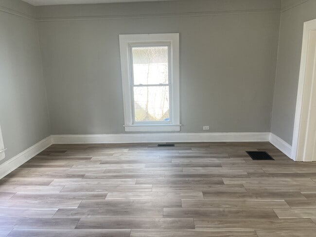 Photo - 1667 Warder St