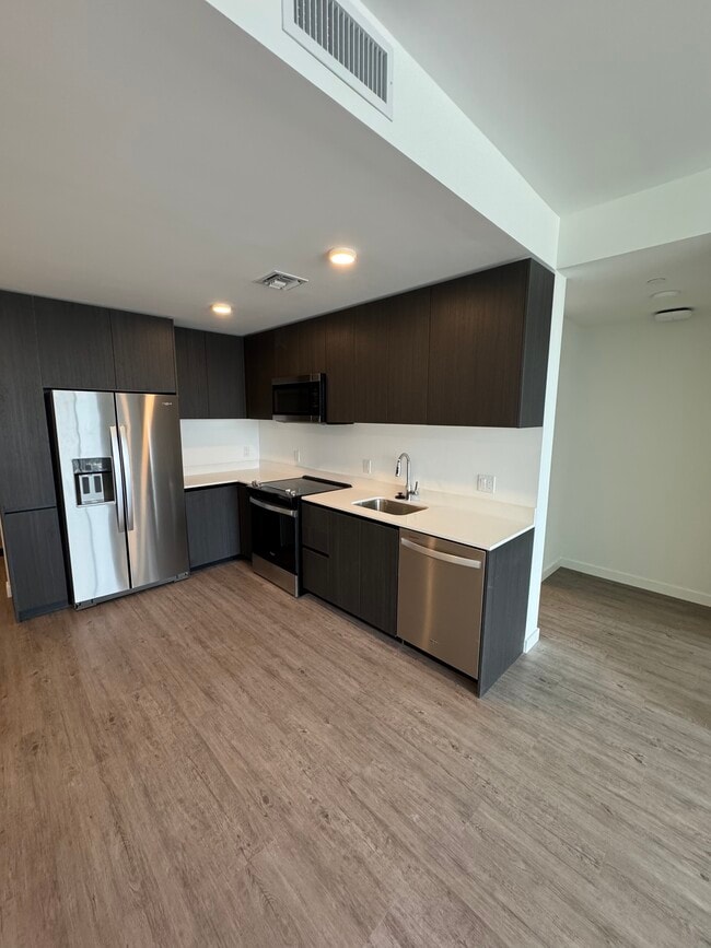 Building Photo - 119 NE 20th St Unit A1 Rental